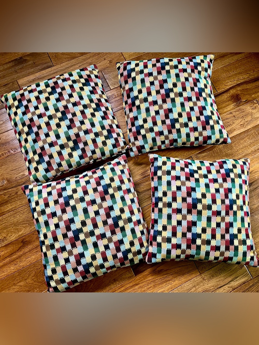 Set of 4 Multicolor Throw Pillows